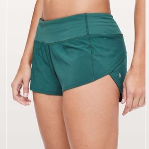 Lulu lemon Speed Up Short 2.5”